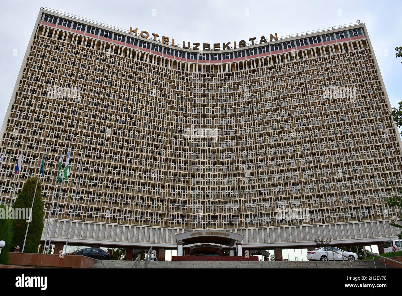 Facciata dell'Hotel Uzbekistan, Piazza Amir Timur, Tashkent, Uzbekistan, Asia centrale Foto Stock