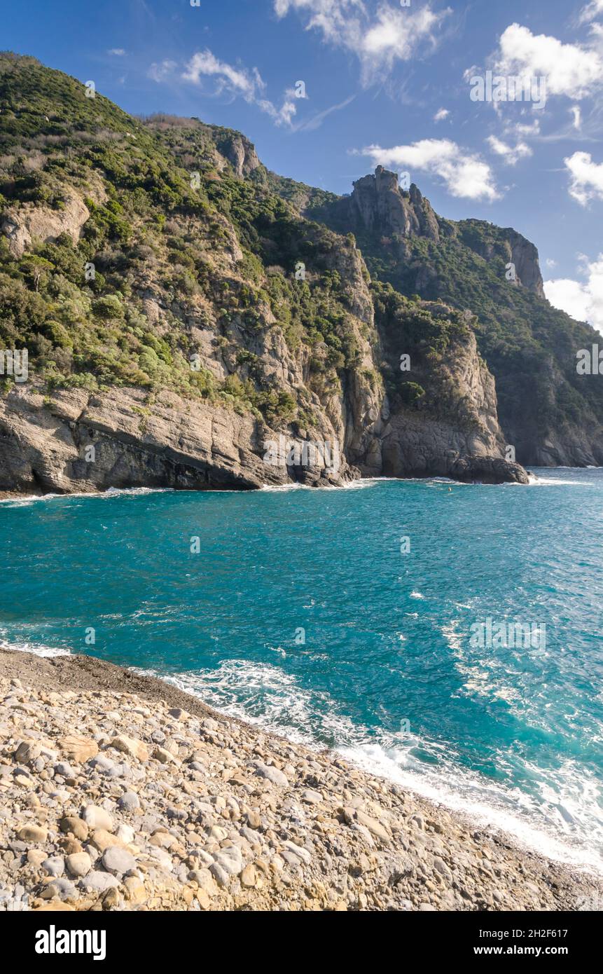 Punta Chiappa, tratto di costa del promontorio Portofino a Genova in Liguria Foto Stock