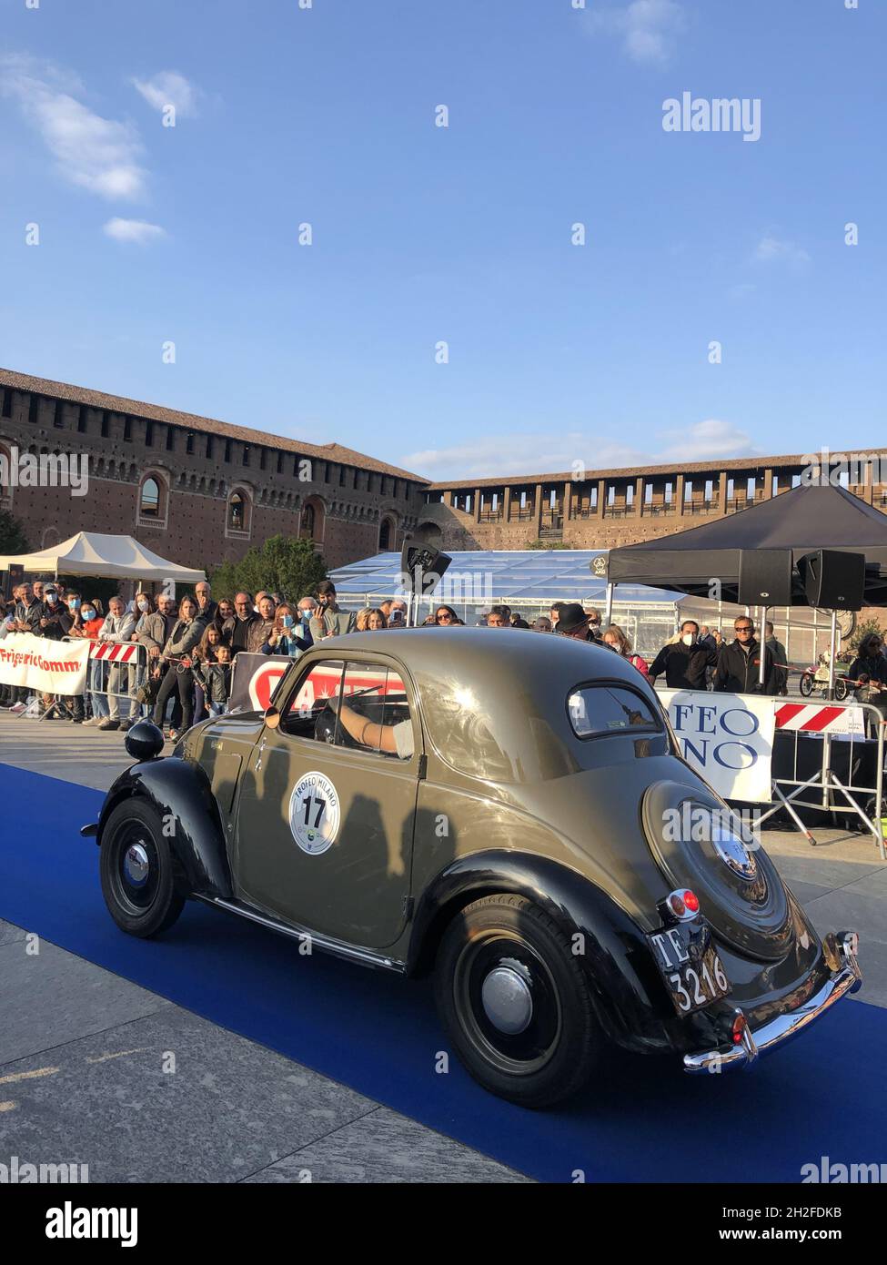Milano, Italia. 9 Ott 2021. TROFEO MILANO, una competizione di auto e moto d'epoca organizzata da C.M.A.E., Club Milanese Automotoveicoli d'epoca. Foto Stock