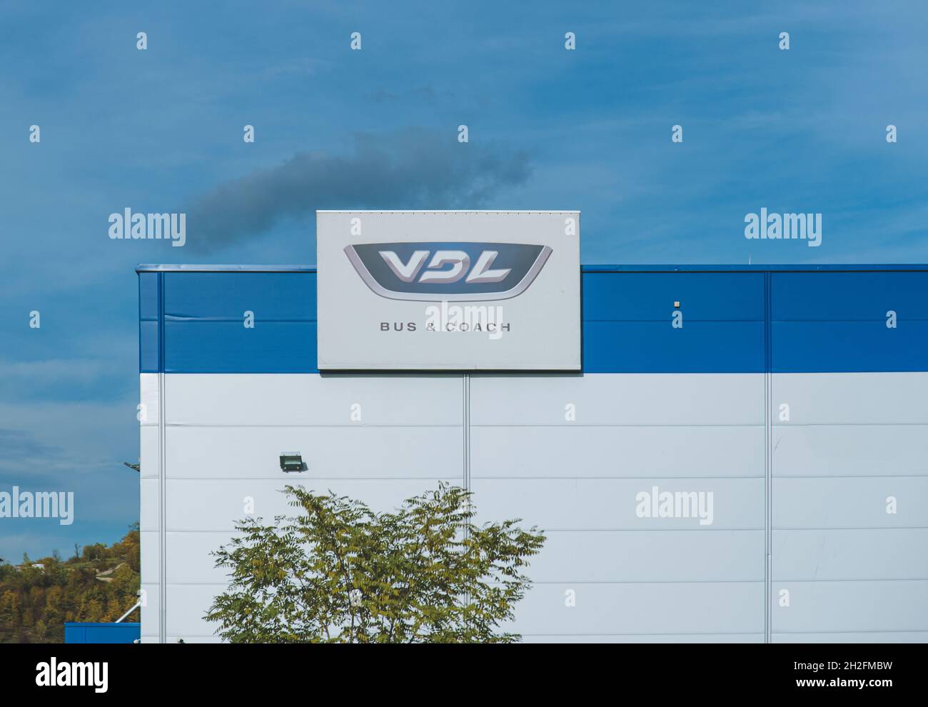 Sarajevo, Bosnia-Erzegovina - 10.22.2021: Autobus VDL logo sul magazzino a Sarajevo. Foto Stock