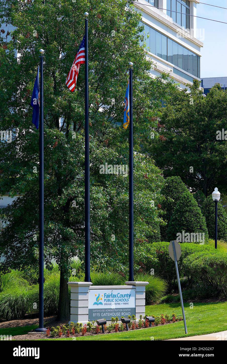 Falls Church, Virginia, USA - 25 agosto 2021: Cartello all'ingresso principale del Fairfax County Public Schools (FCPS) Gatehouse Administration Center. Foto Stock