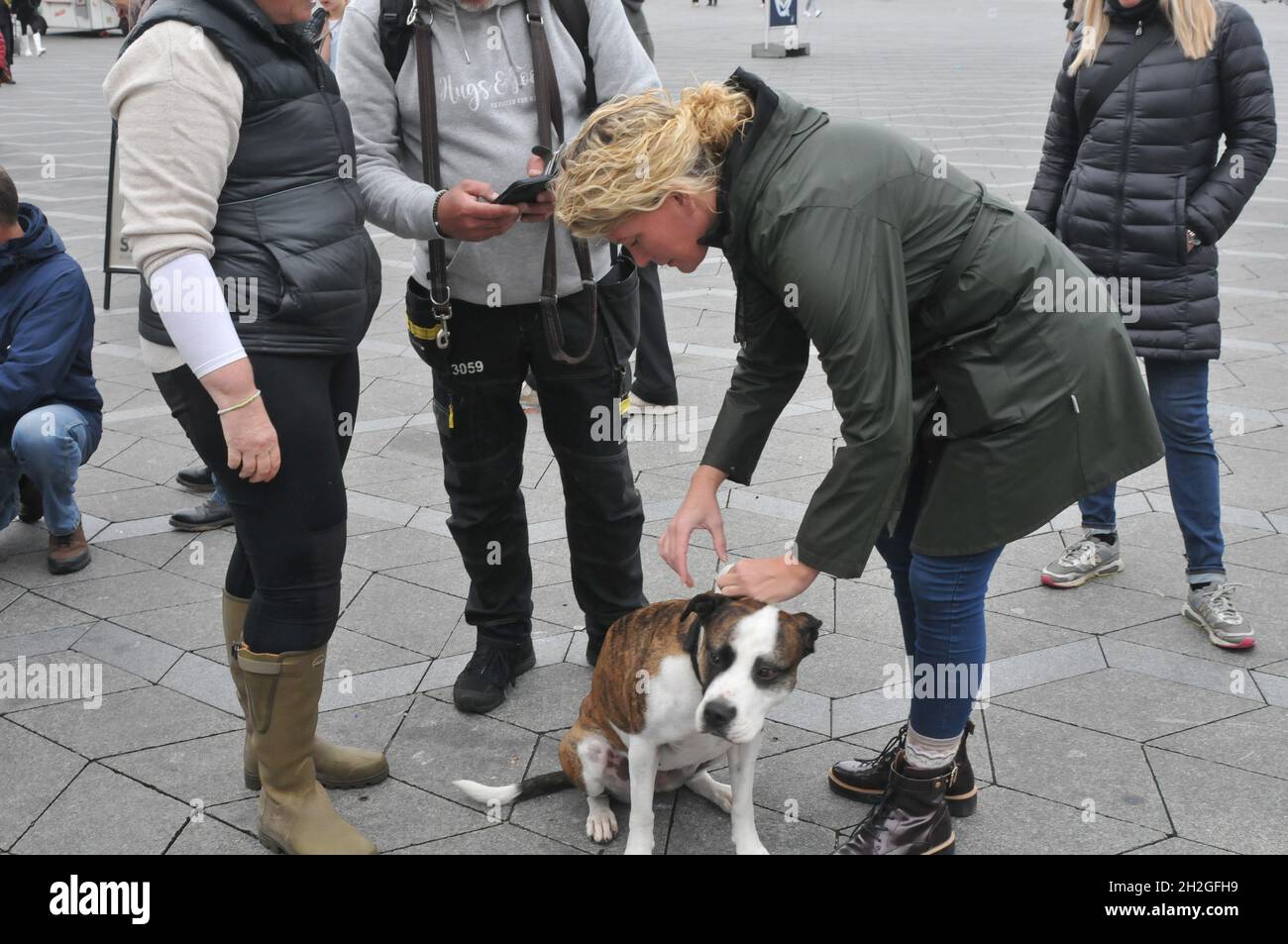 Kastrup/Copenhagen/Denmark./16 October 2021/Home meno giorno e le ONG danesi forniscono gratuitamente per mangiare e bere a persone senzatane che vivono nella capitale. (Foto..Francis Joseph Dean/Dean Pictures) Foto Stock