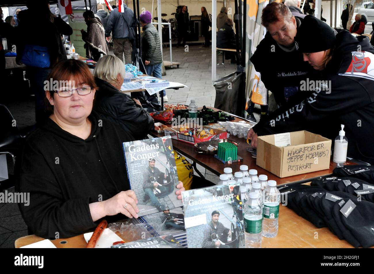 Kastrup/Copenhagen/Denmark./16 October 2021/Home meno giorno e le ONG danesi forniscono gratuitamente per mangiare e bere a persone senzatane che vivono nella capitale. (Foto..Francis Joseph Dean/Dean Pictures) Foto Stock