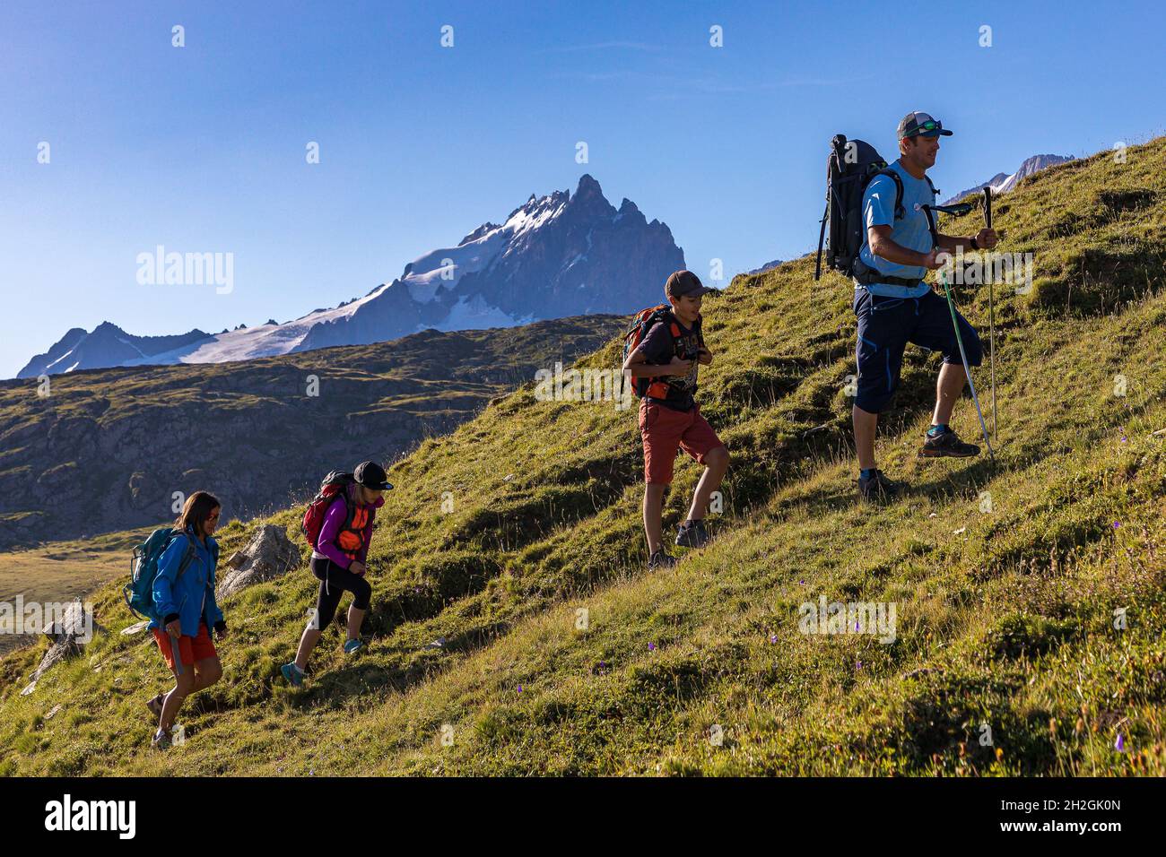 HAUTES-ALPES (05), LA GRAVE, SERRE CHEVALIER, PARCO NAZIONALE DEGLI ECRINS, ALTOPIANO EMPARIS, ESCURSIONI CON ALEXANDRE PUECH, GUIDA DI MONTAGNA CON ORIZZONTI MOUNTAI Foto Stock