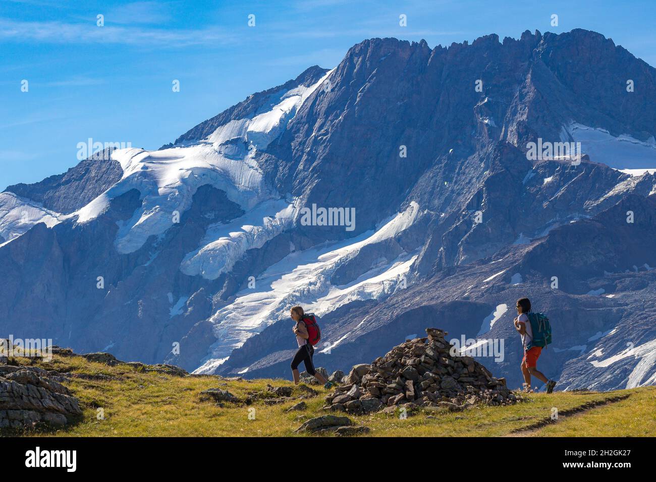 HAUTES-ALPES (05), LA GRAVE, SERRE CHEVALIER, PARCO NAZIONALE DEGLI ECRINS, ALTOPIANO EMPARIS, ESCURSIONI CON ALEXANDRE PUECH, GUIDA DI MONTAGNA CON ORIZZONTI MOUNTAI Foto Stock