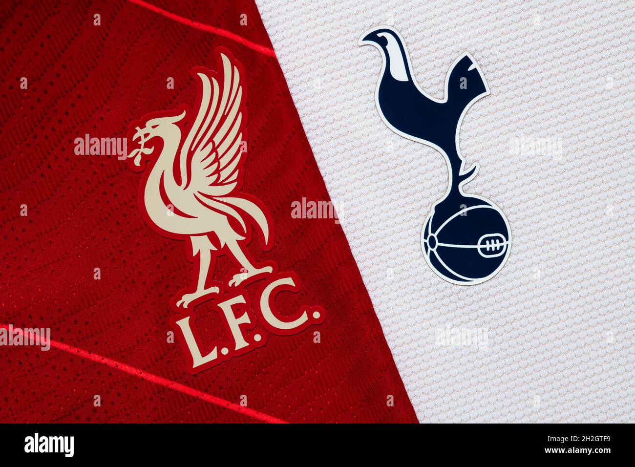 Primo piano di Liverpool e Tottenham club crest. Foto Stock