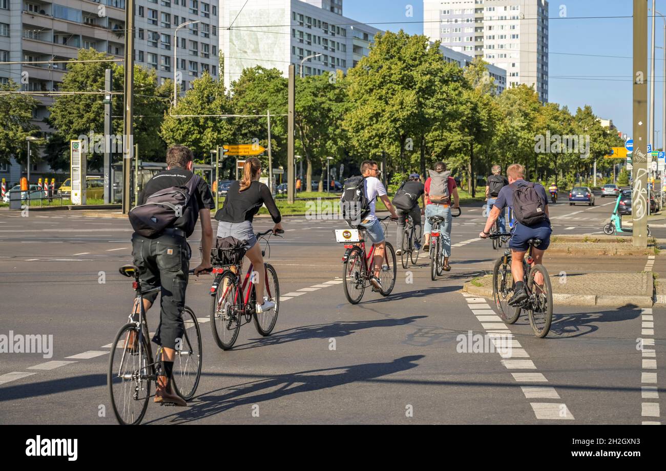 Radfahrer, Radweg, Mollstraße, Mitte, Berlino, Germania Foto Stock