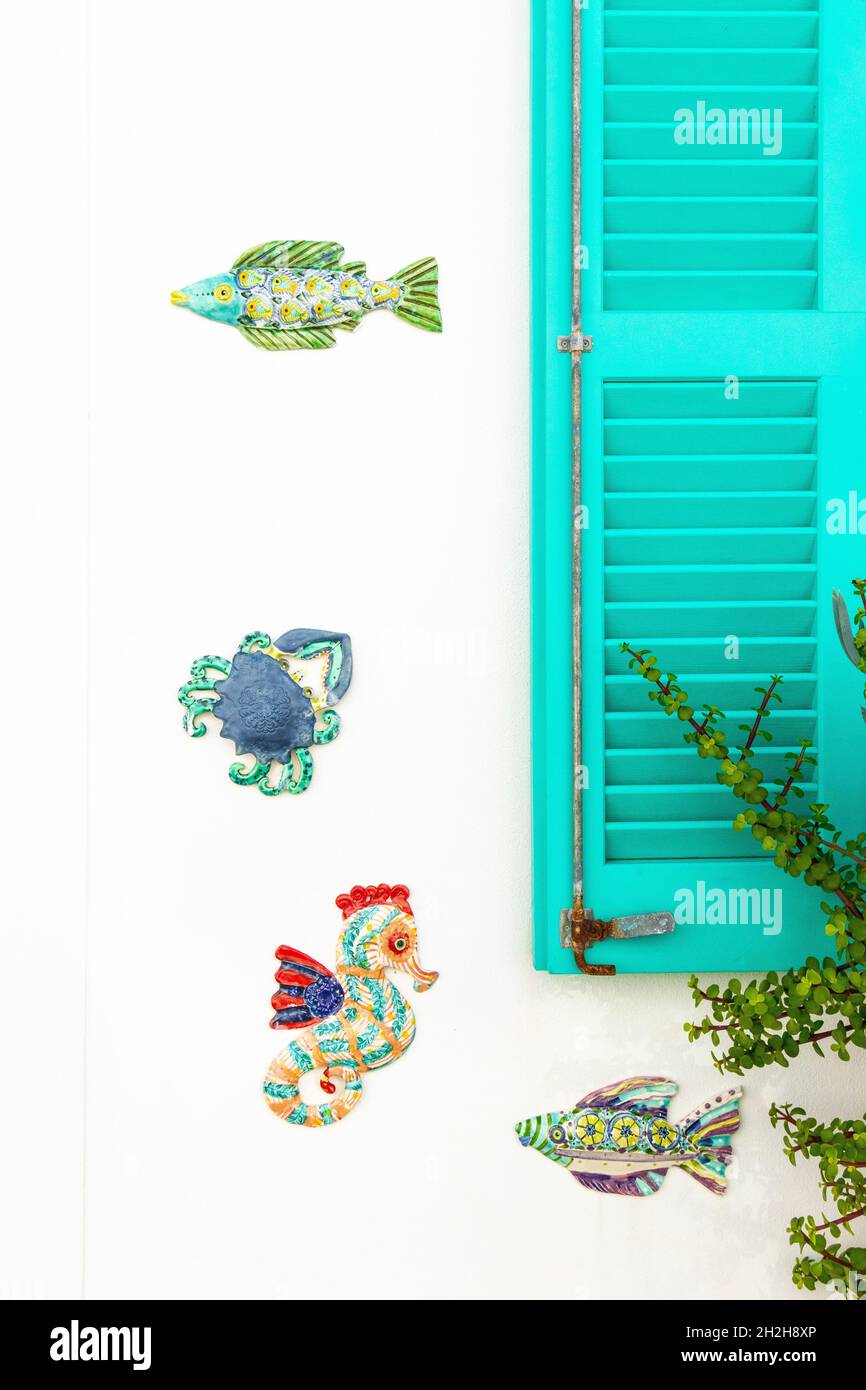 Placche decorative creature marine sulla Casa Bianca a Sant Elm Mallorca Foto Stock