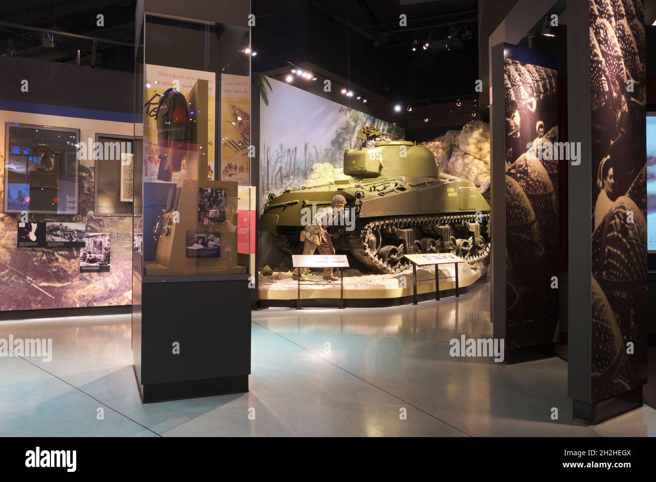 Visualizzazione di un serbatoio Sherman M4 durante la seconda Guerra Mondiale. Al Museo Nazionale del Marine Corps Heritage Centre in Virginia. Foto Stock