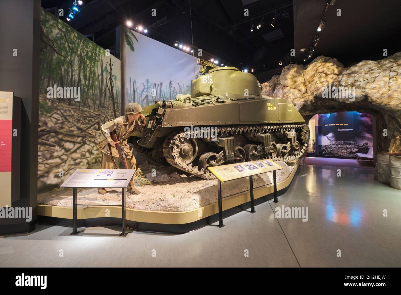 Visualizzazione di un serbatoio Sherman M4 durante la seconda Guerra Mondiale. Al Museo Nazionale del Marine Corps Heritage Centre in Virginia. Foto Stock
