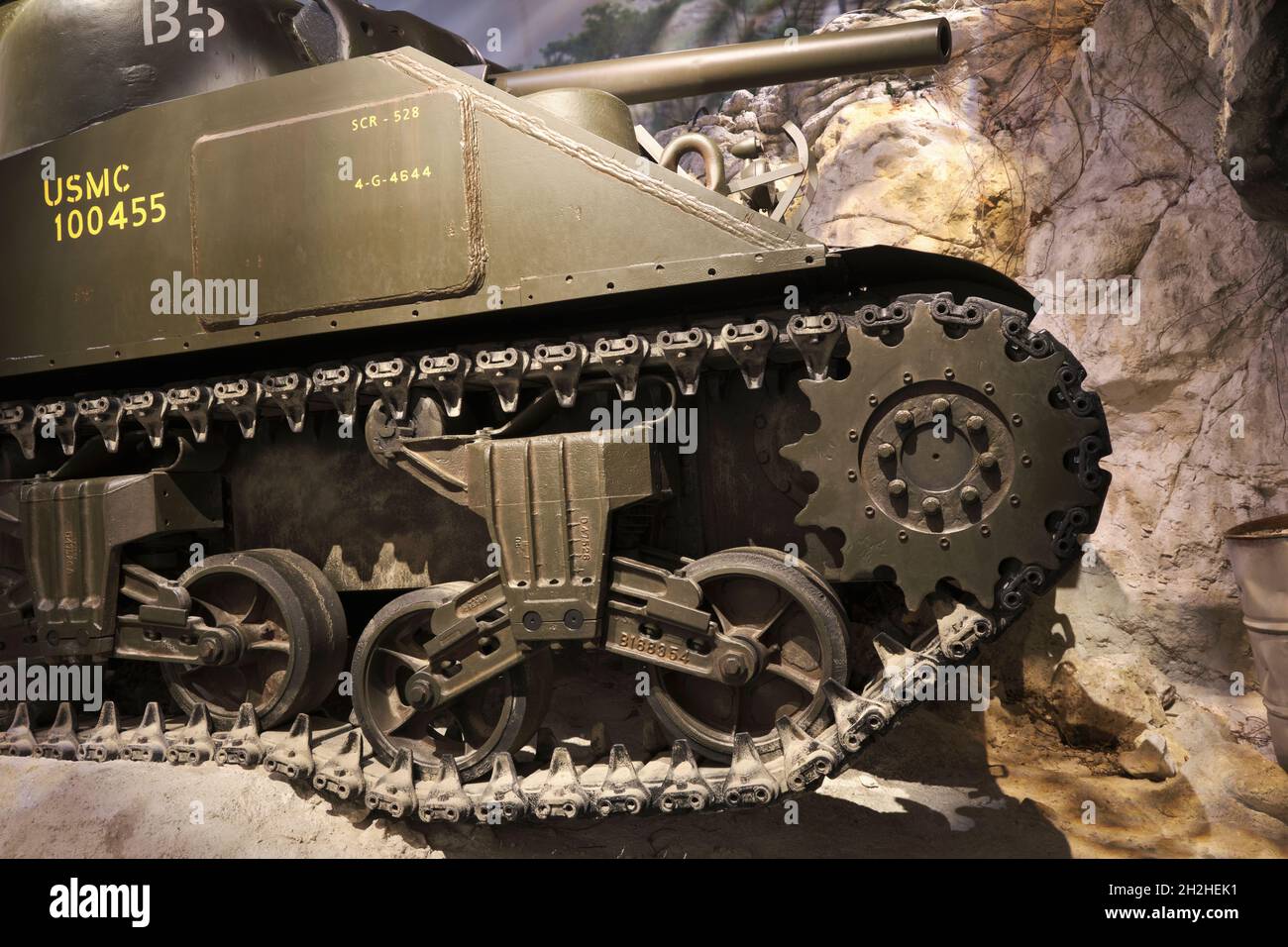 Dettaglio del tracciato, battistrada di un carro armato Sherman M4 durante la seconda Guerra Mondiale. Al Museo Nazionale del Marine Corps Heritage Centre in Virginia. Foto Stock