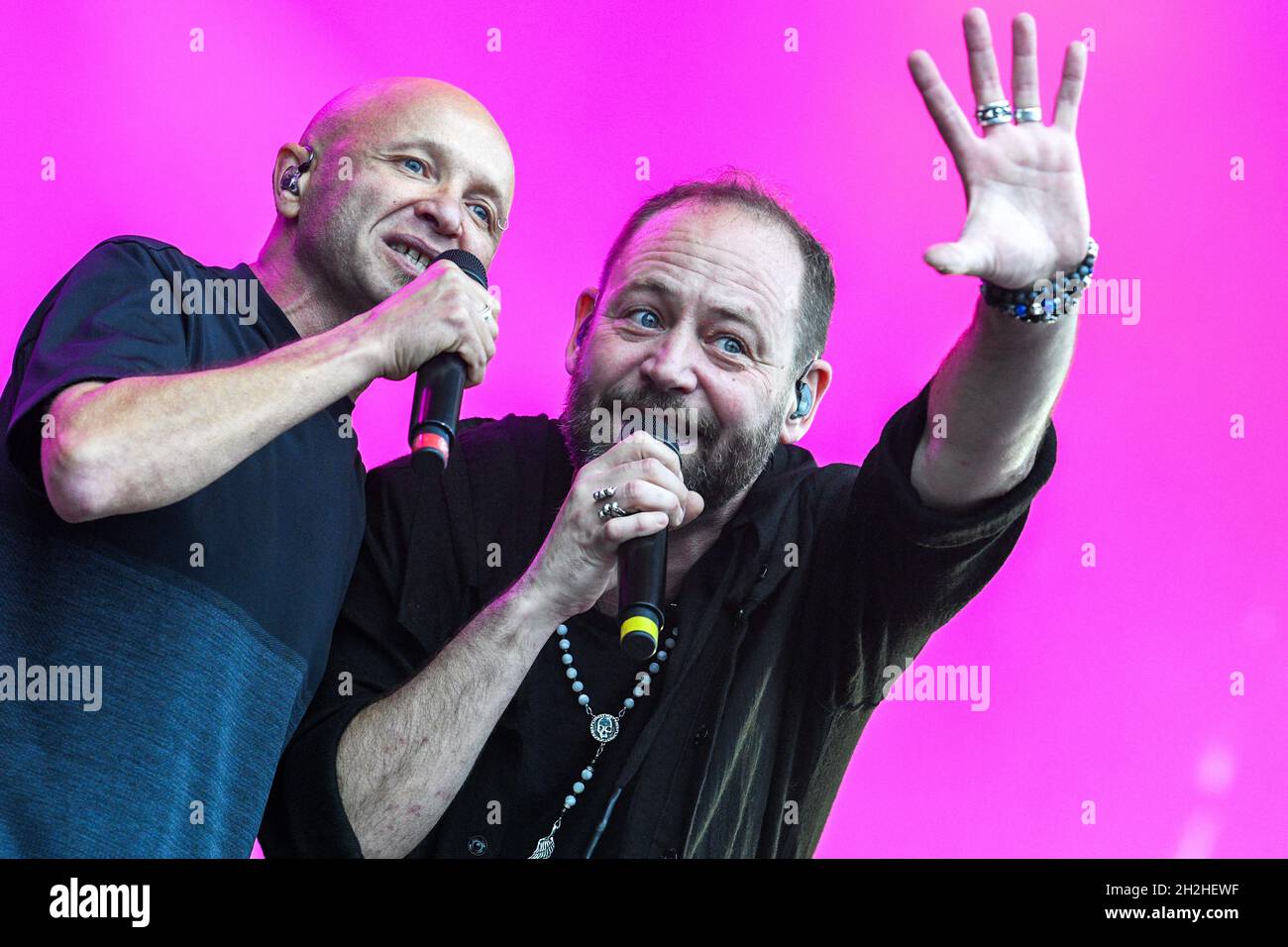 La band francese Tryo è sul palco durante un concerto al Rock in Chair Festival di Evreux il 26 giugno 2021 Foto Stock