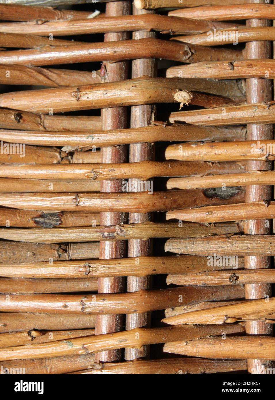 primo piano del cesto di vimini in tessuto Foto Stock