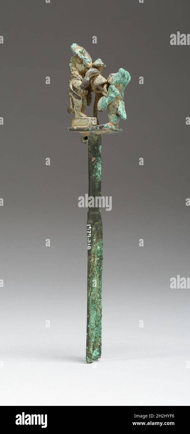 Lama con due figure in scena di presentazione, 100 a.C./d.C. 500. Foto Stock