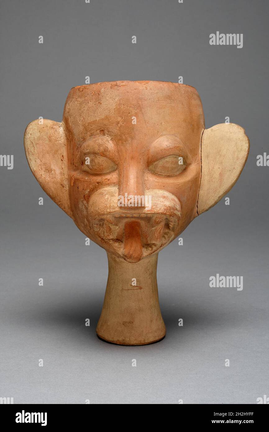 Coppa in forma di testa felina, 100 a.C./d.C. 500. Foto Stock