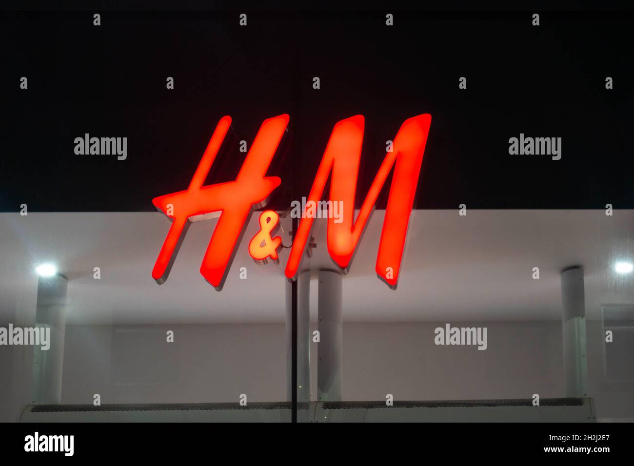 Cartello per grandi magazzini H&M nel centro di Liverpool Foto stock - Alamy
