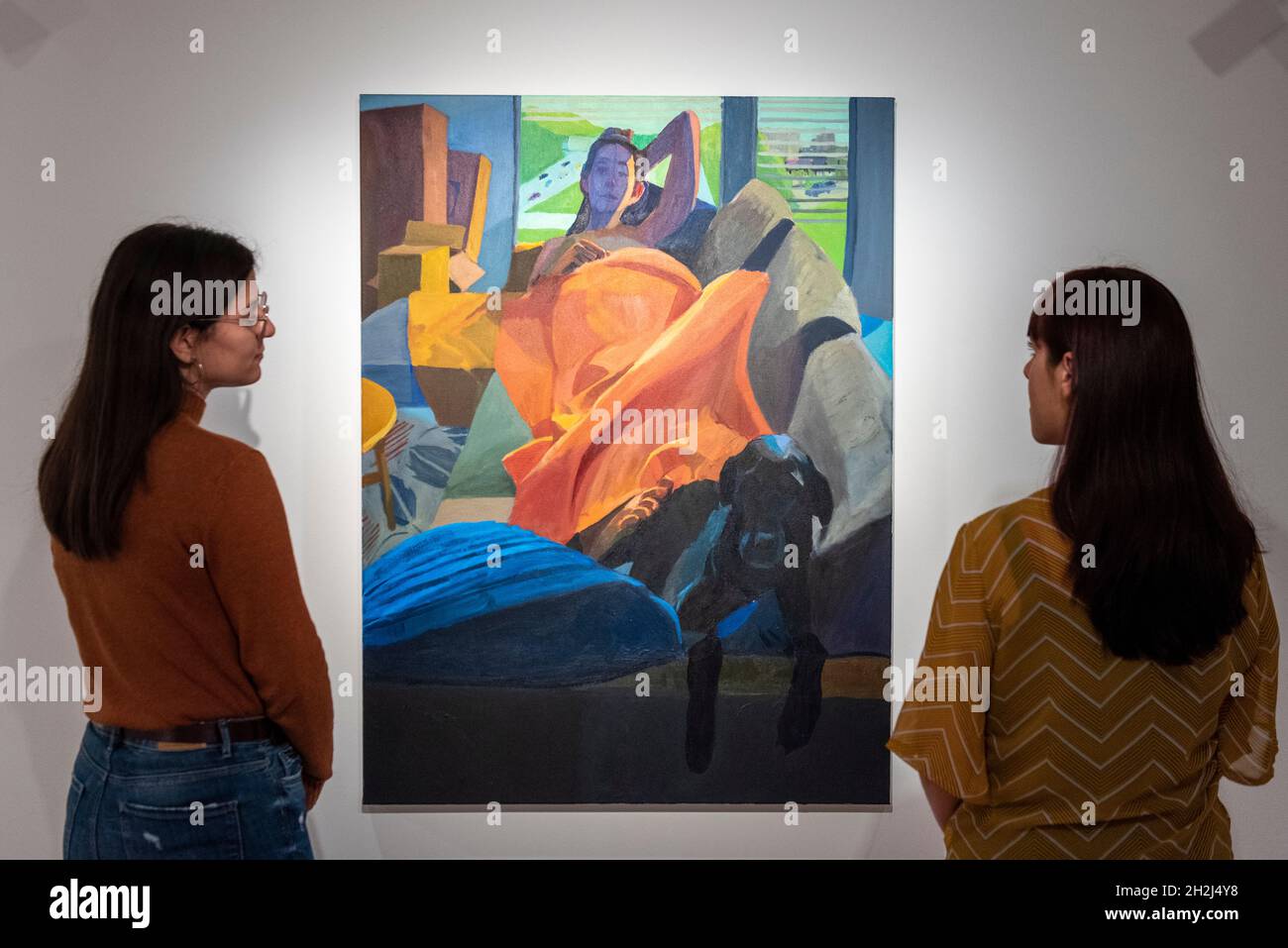 Londra, Regno Unito. 22 ottobre 2021. 'Olyvia and Zu (Kansas City)', 2021, di Mikey Yates. Anteprima di “Love Letters”, una nuova mostra del pittore americano filippino emergente Mikey Yates che presenta gli amici e la famiglia dell'artista in un tempo caratterizzato da separazione e perdita durante la pandemia del Covid-19. I lavori sono in mostra al Taymour Grahne Projects di Notting Hill dal 23 ottobre al 20 novembre 2021. Credit: Stephen Chung/Alamy Live News Foto Stock