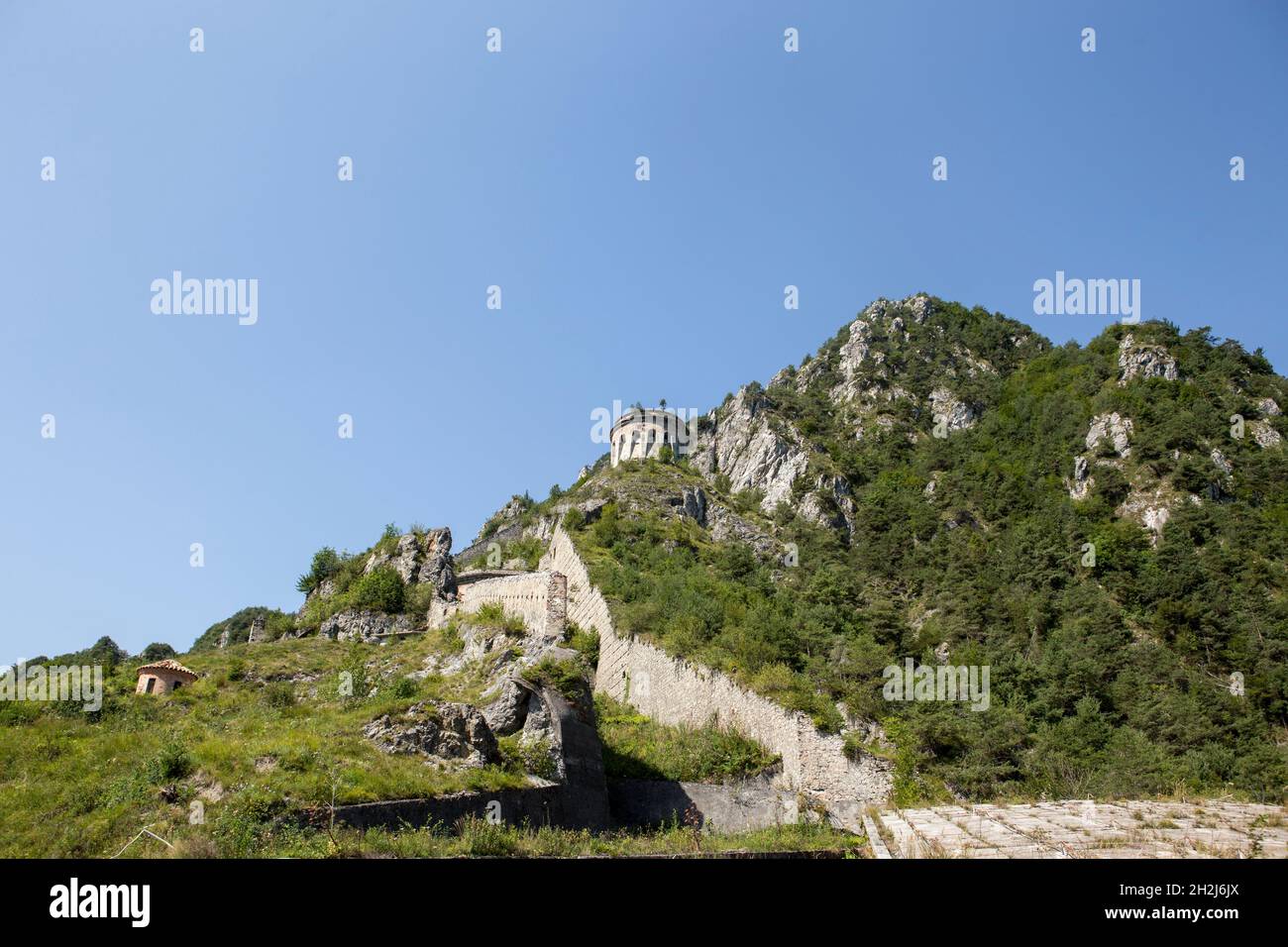 Rocca d'Anfo è la più grande fortezza napoleonica d'Italia sul lago d'Idro Foto Stock