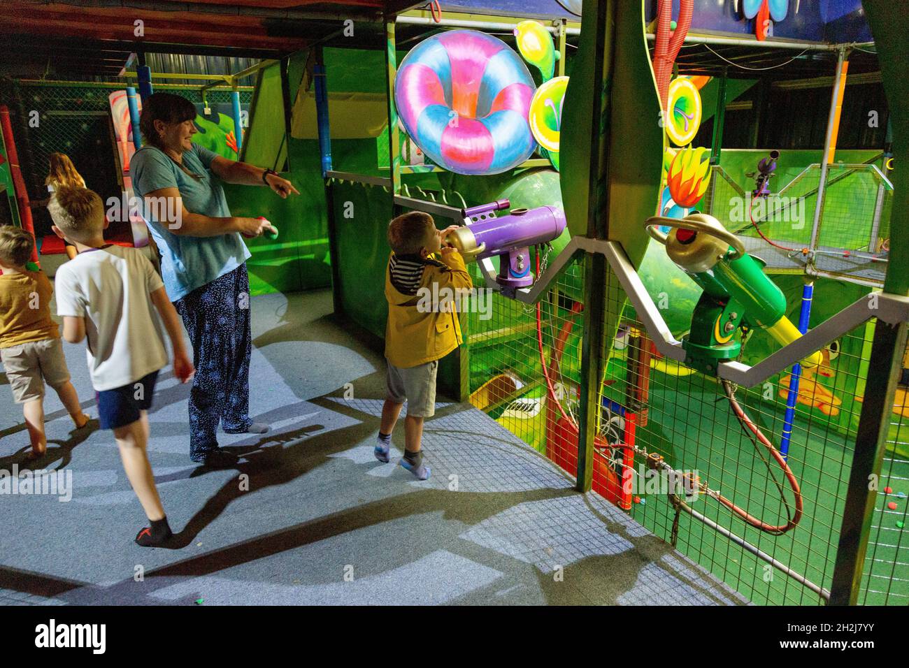Master Blaster Ball Blasting Arena al parco a tema per famiglie Woodlands, Totnes, Devon, Inghilterra, Regno Unito. Foto Stock