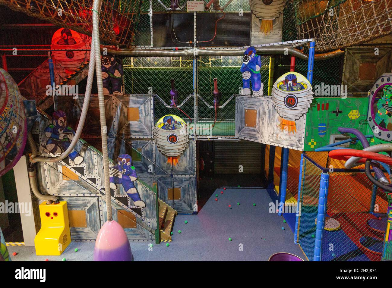 Master Blaster Ball Blasting Arena al parco a tema per famiglie Woodlands, Totnes, Devon, Inghilterra, Regno Unito. Foto Stock