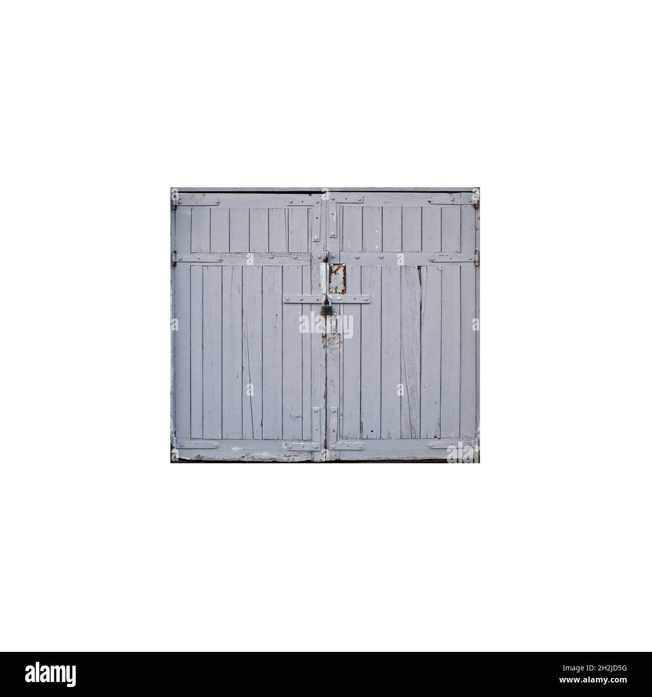 Vecchia porta di garage chiusa a chiave in legno isolato su sfondo bianco Foto Stock
