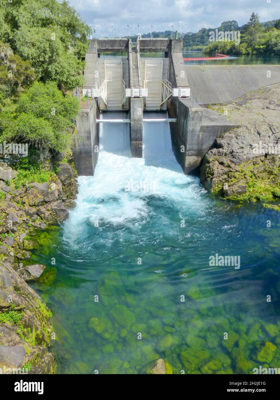 Rapide Aratiatia Dam sul fiume Waikato aperto con acqua la rottura thru, Nuova Zelanda, Isola del nord Foto Stock