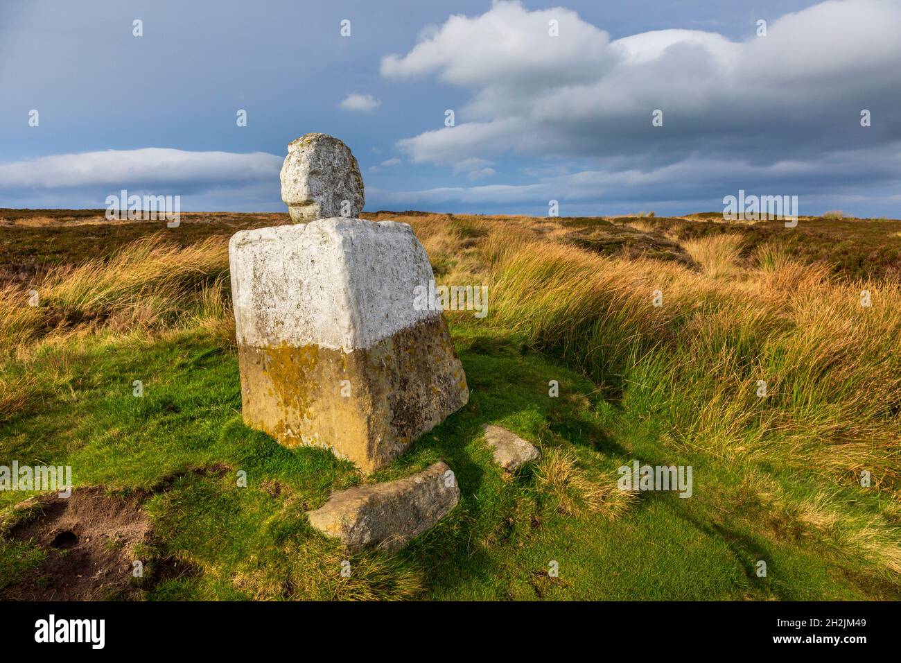 Il contrassegno di percorso 'Fat Betty' su Danby High Moor nel North York Moors National Park, North Yorkshire, Inghilterra Foto Stock