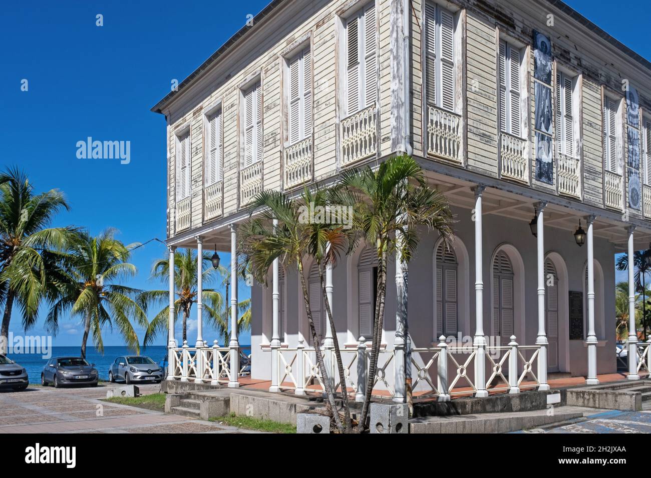 Ex Camera di Commercio in stile coloniale francese a Saint-Pierre, prima colonia francese permanente sull'isola della Martinica nel Mar dei Caraibi Foto Stock