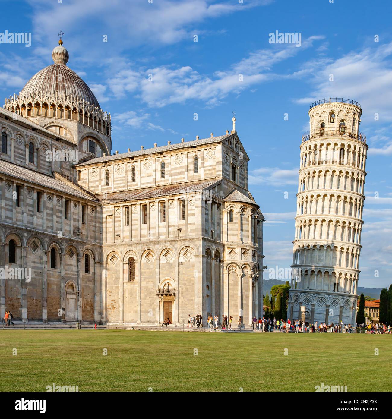 Cattedrale di Pisa e Torre Pendente in serata, Italia. Punto di riferimento italiano Foto Stock