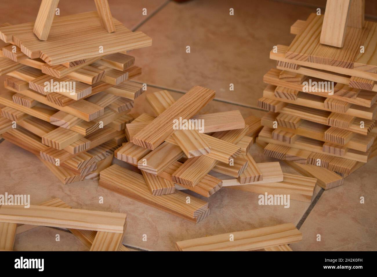 Legno kapla Montessori materiale per costruzioni Foto stock - Alamy