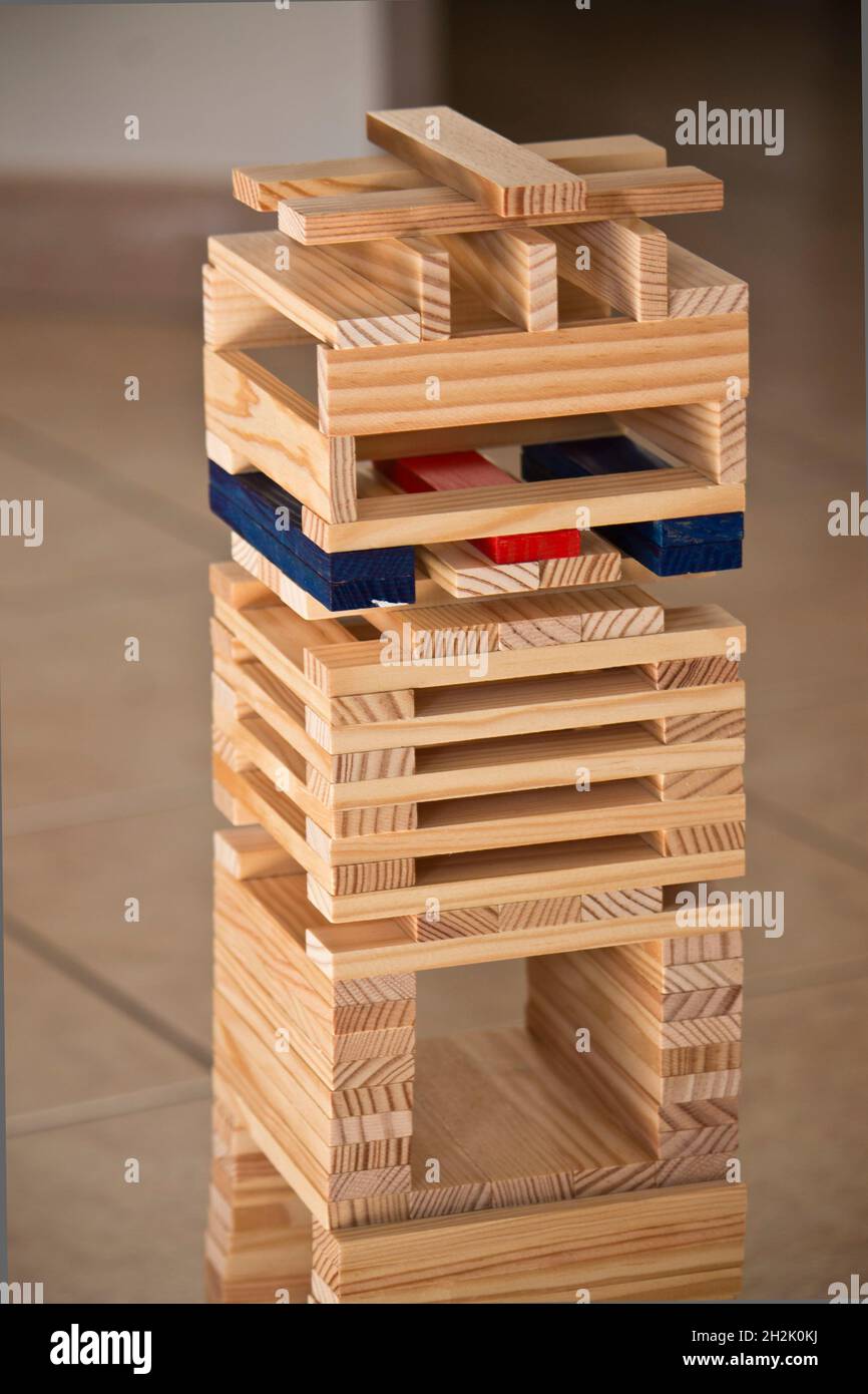Materiale Di Legno Di Kapla Di Montessori Per Le Costruzioni Immagine Stock  - Immagine di blocchi, divertimento: 118902971