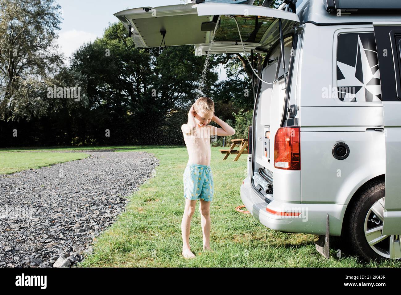 Camping shower immagini e fotografie stock ad alta risoluzione - Alamy