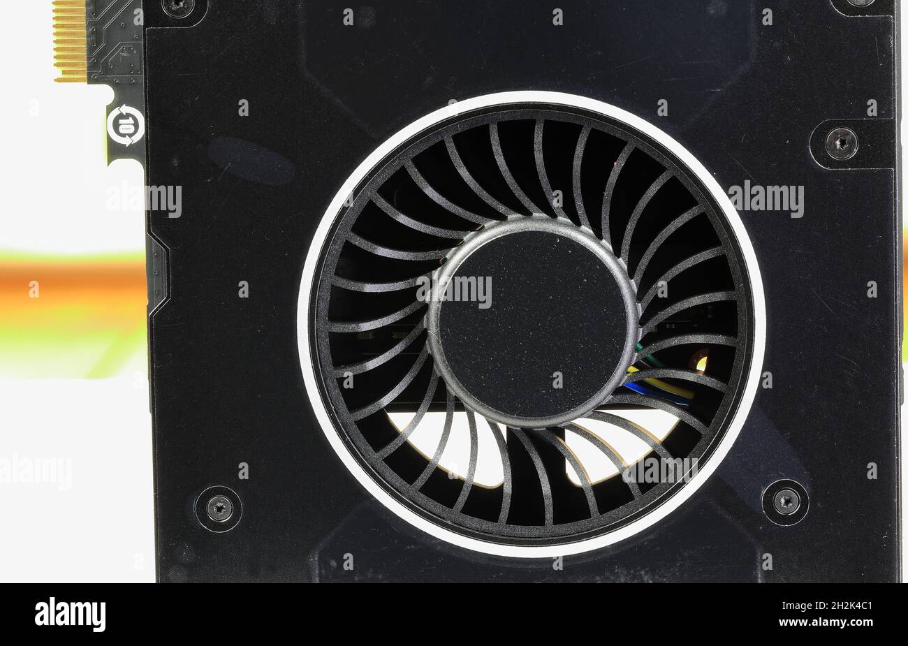 Primo piano della ventola di raffreddamento della scheda VGA ad alte prestazioni. Foto Stock