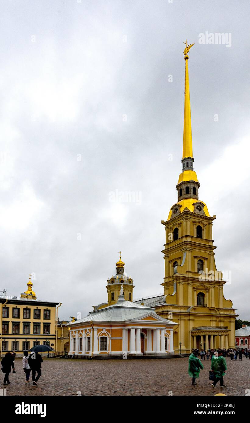 Cattedrale di Pietro e Paolo insdie la Fortezza di Pietro e Paolo, San Pietroburgo Russia Foto Stock