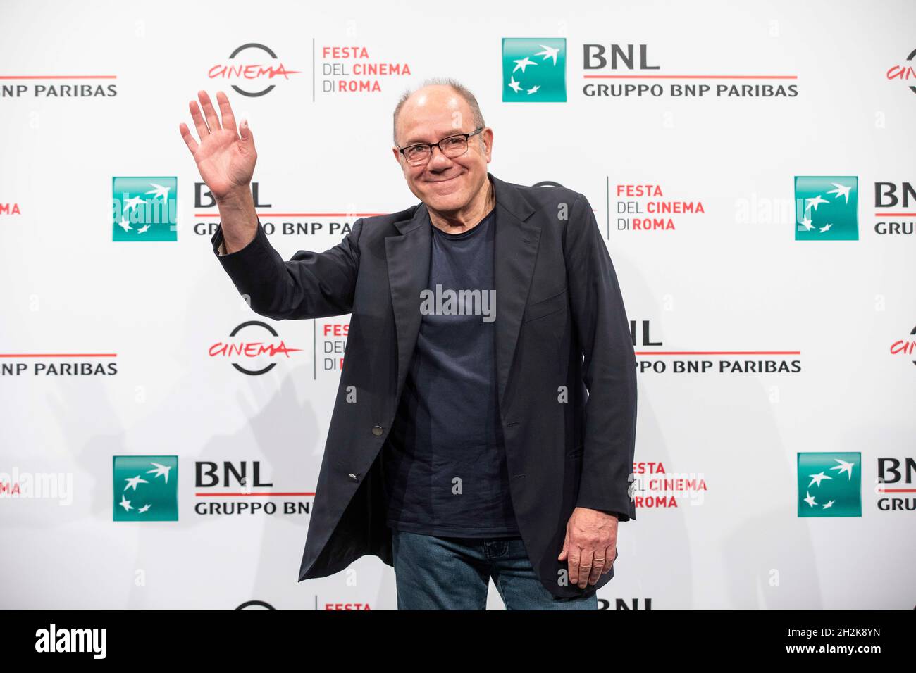 Roma, Italia. 22 ottobre 2021. Il regista Carlo Verdone partecipa alla foto-chiamata del film vita da Carlo durante il 16° Festival del Cinema di Roma 2021 all'Auditorium di Roma, il 22 ottobre 2021 . Photo Pool Rome Film Fest/Insidefoto Credit: Ininsidefoto srl/Alamy Live News Foto Stock