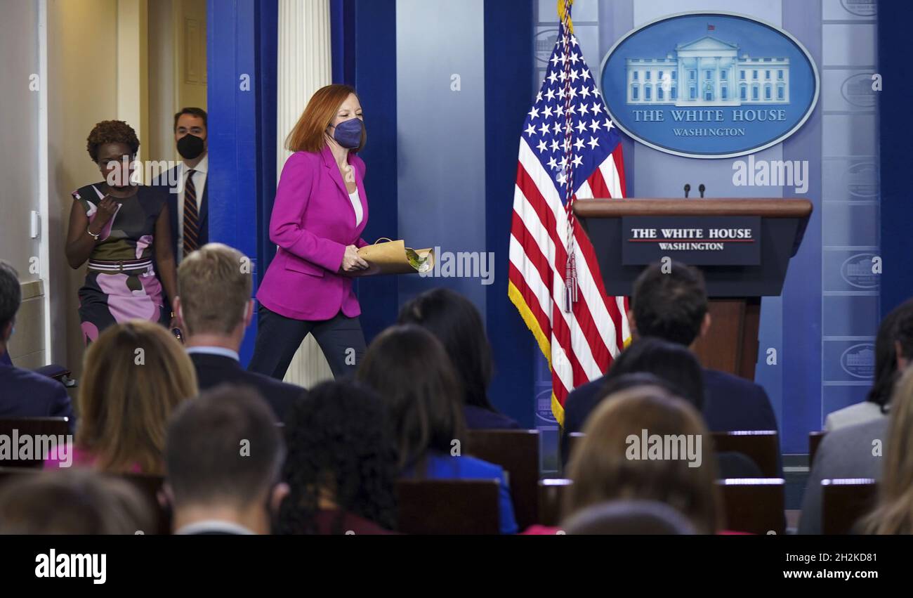Washington DC, Stati Uniti. 22 ottobre 2021. Il segretario alla Casa Bianca Jen Psaki parla con i giornalisti della Casa Bianca venerdì 22 ottobre 2021. Psaki ha risposto alle domande riguardanti il municipio del presidente Biden la notte precedente a Baltimora, MD. Foto di Leigh Vogel/UPI Credit: UPI/Alamy Live News Foto Stock
