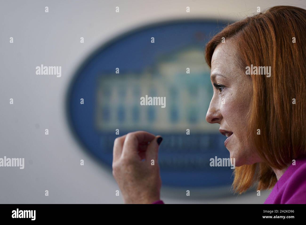 Washington DC, Stati Uniti. 22 ottobre 2021. Il segretario alla Casa Bianca Jen Psaki parla con i giornalisti della Casa Bianca venerdì 22 ottobre 2021. Psaki ha risposto alle domande riguardanti il municipio del presidente Biden la notte precedente a Baltimora, MD. Foto di Leigh Vogel/UPI Credit: UPI/Alamy Live News Foto Stock