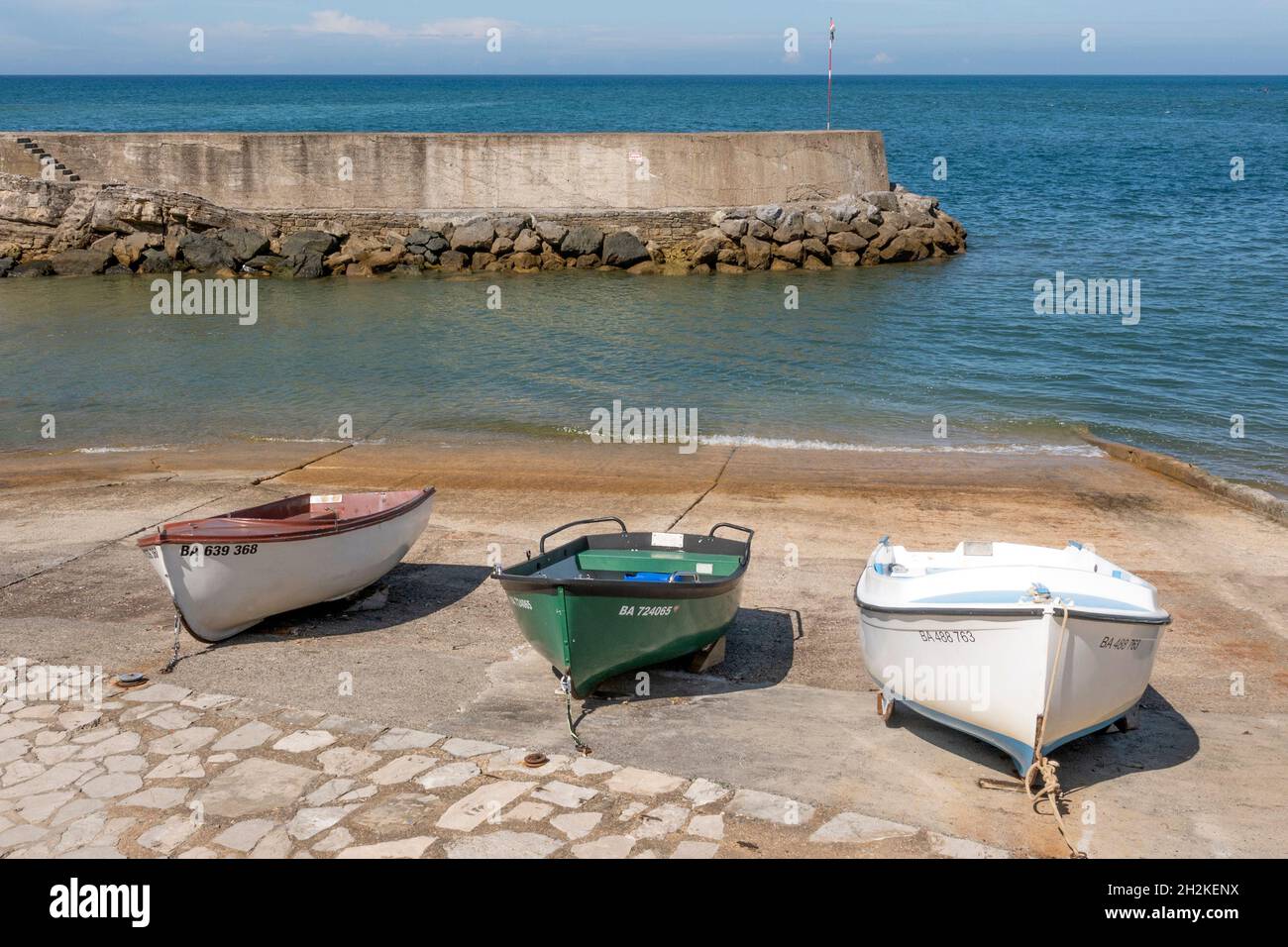 Il porticciolo di Guéthary è uno dei più pittoreschi porti della costa atlantica basca. Foto Stock