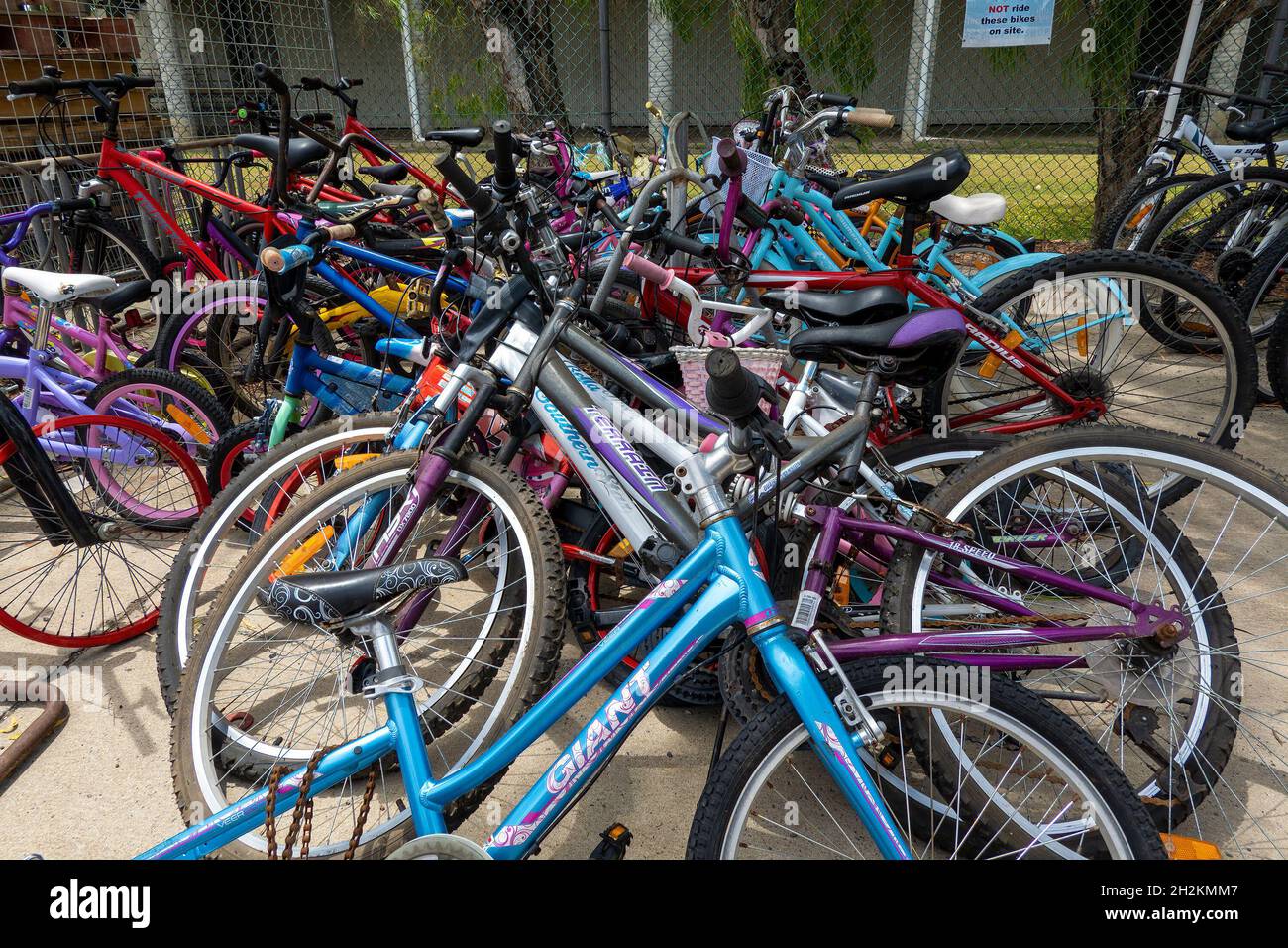 Mackay, Queensland, Australia - Ottobre 2021: Biciclette in vendita al dump Tip Shop Foto Stock