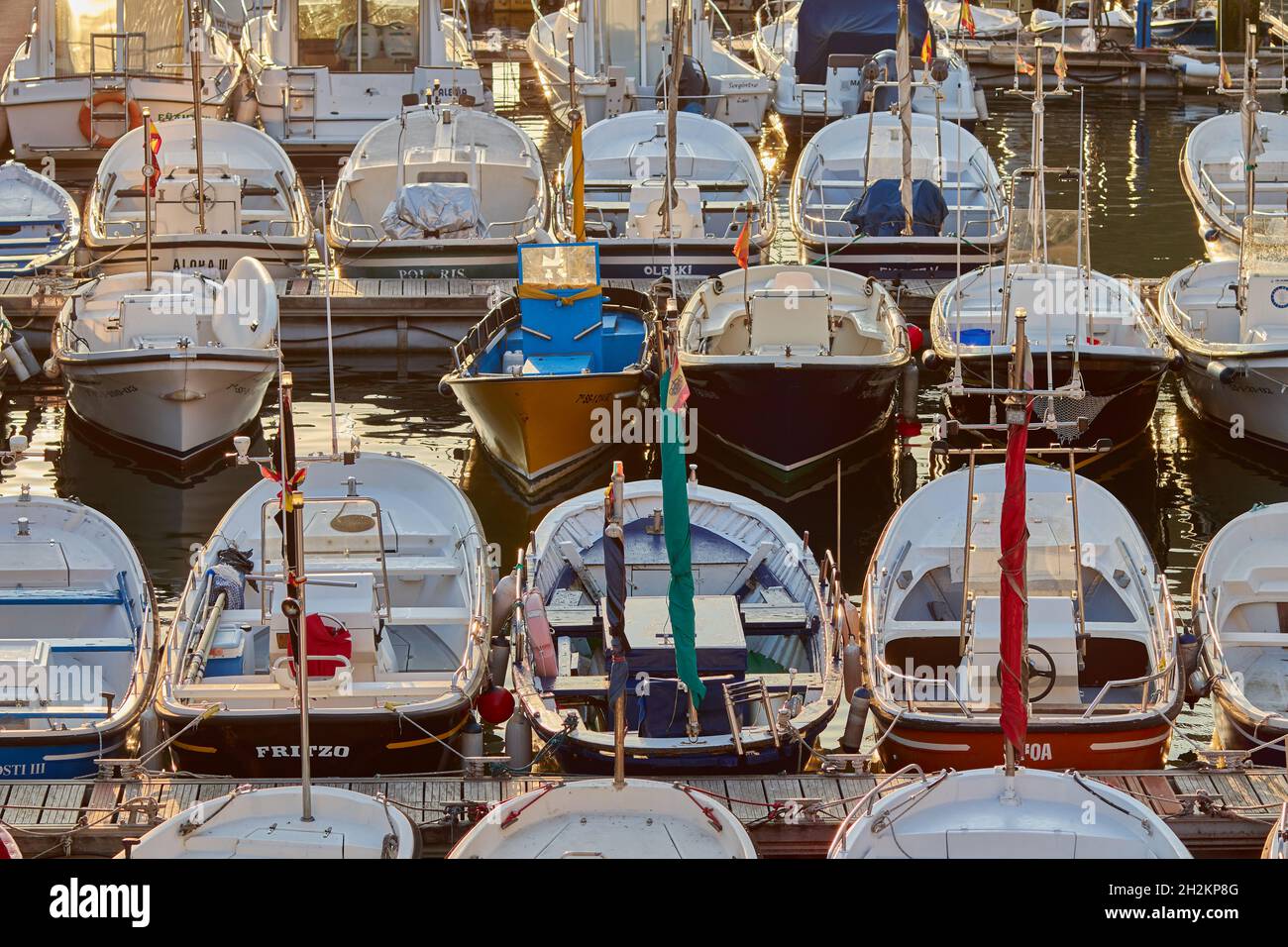 Barche che riposano al porto turistico di San Sebastian (Euskadi, Spagna). Foto Stock