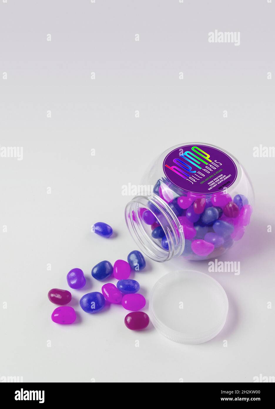 Fagioli di gelatina infusi di cannabis, immagine concettuale Foto Stock