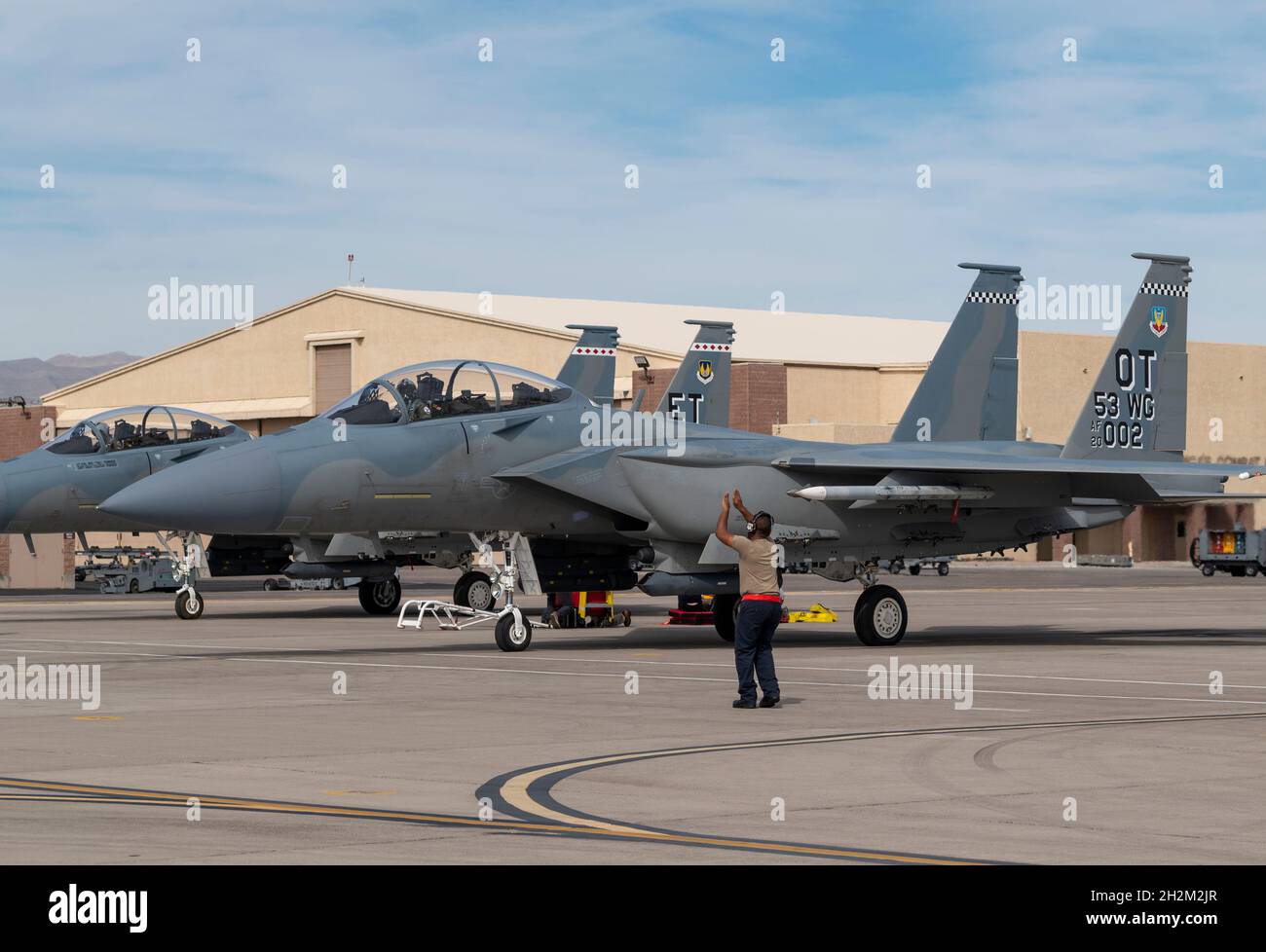 Un F-15EX Eagle II Fighter Jet assegnato alla 85a prova e valutazione Squadron, Eglin Air Force base, Florida, taxi fuori dalla Nellis Air Force base, Nevada, 20 ottobre 2021. I nuovi aeromobili F-15EX sono alla Nellis AFB per determinare l'efficacia e l'idoneità del velivolo per il futuro utilizzo dell'Aeronautica militare. (STATI UNITI Air Force foto di William R. Lewis) Foto Stock