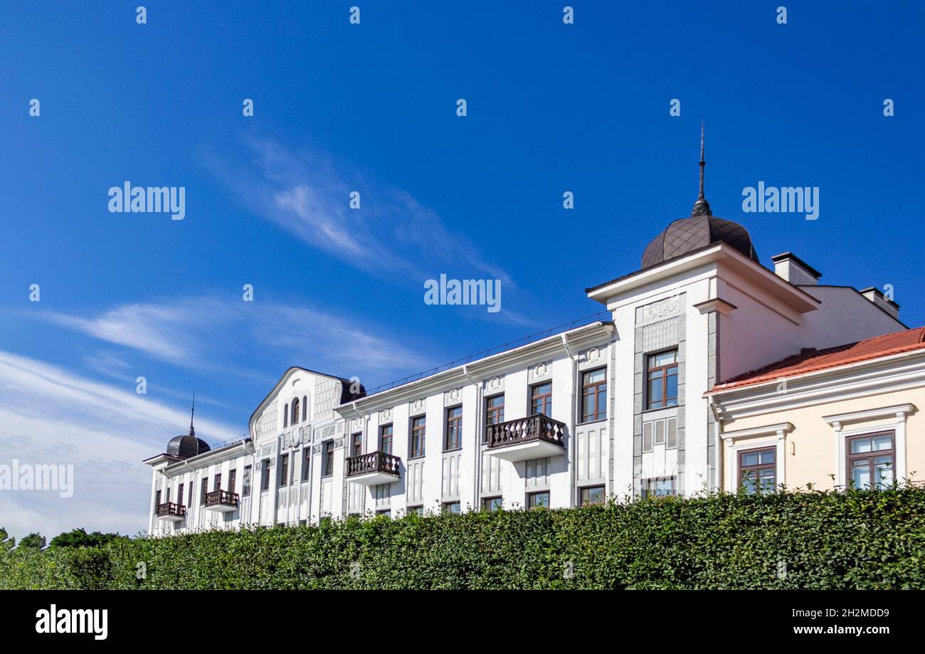 Un monumento di storia e architettura del 18 ° secolo Gostiny Dvor. Foto Stock