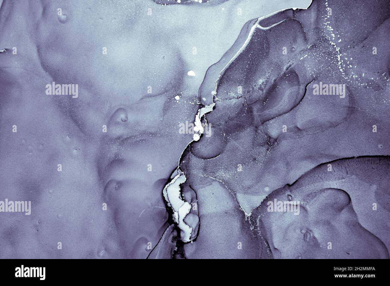 Onde di vernice liquida viola. Lusso metallizzato Foto Stock