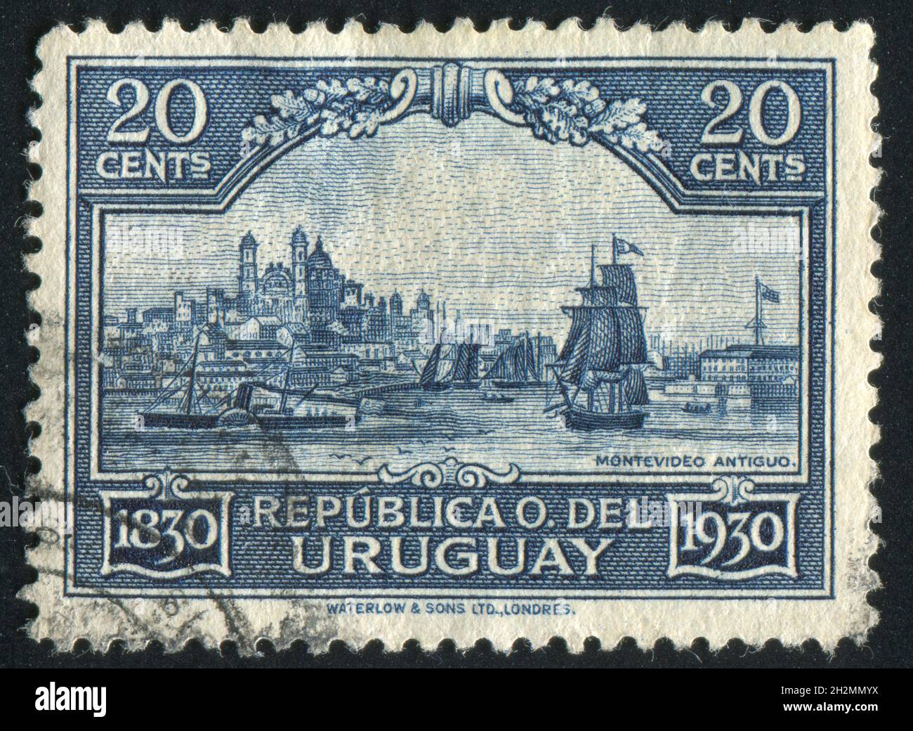 URUGUAY - CIRCA 1930: Francobollo stampato dall'Uruguay, mostra Montevideo Harbour, circa 1930 Foto Stock