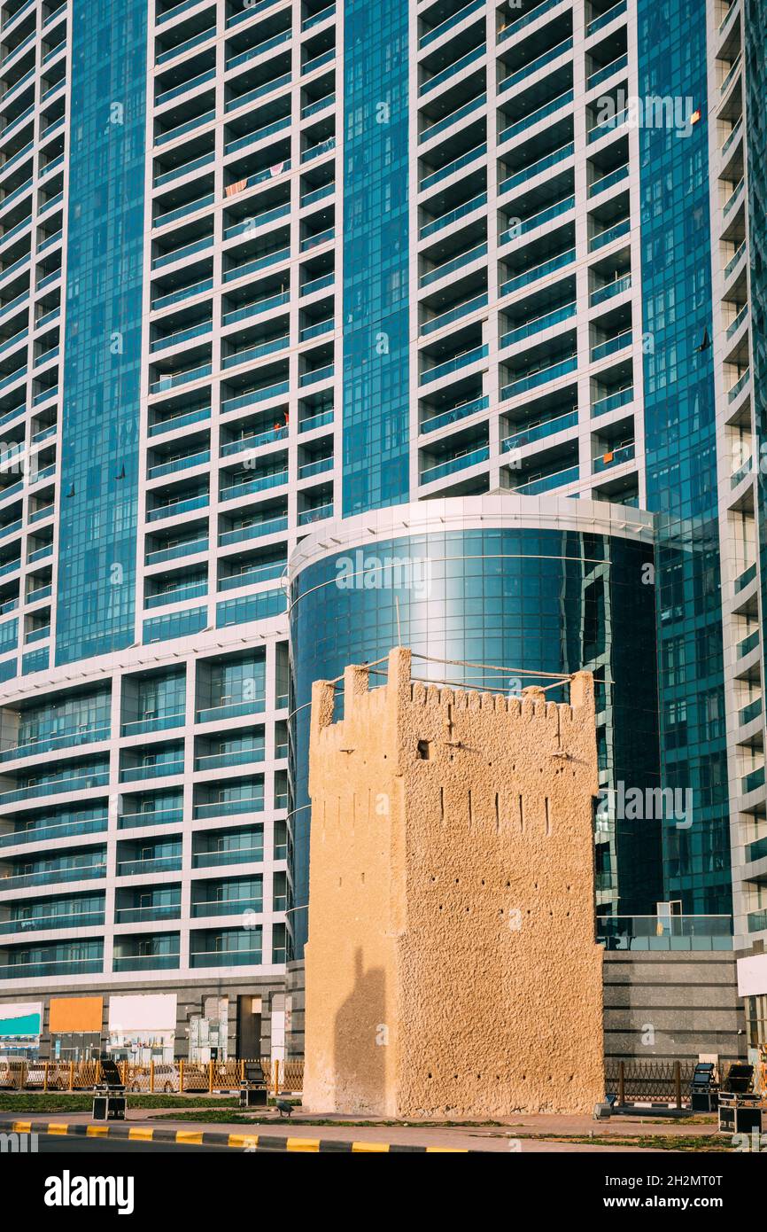 Antica pietra AlMurabbaa Torre di Ajman. Famoso punto di riferimento Foto Stock
