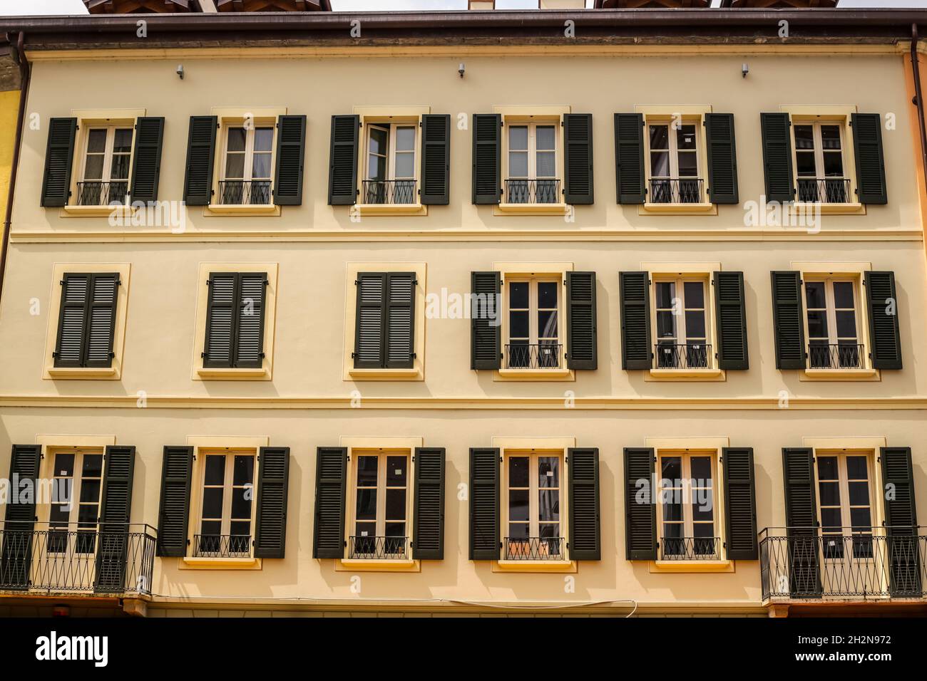 Como, Italia - 15 giugno 2017: Vista del tradizionale vecchio edificio nel centro della città Foto Stock