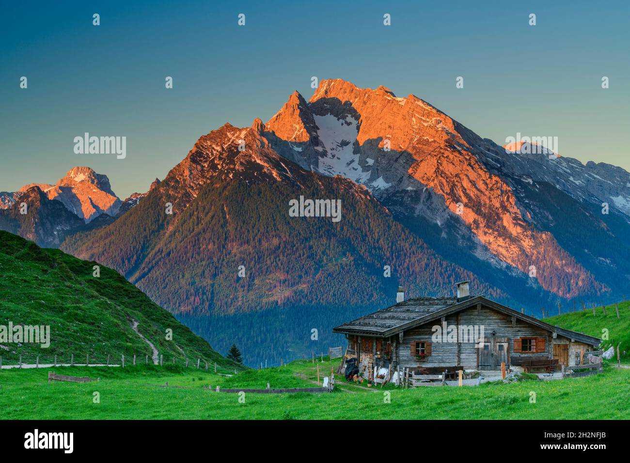 Struttura costruita nel Parco Nazionale di Berchtesgaden durante la stagione invernale Foto Stock