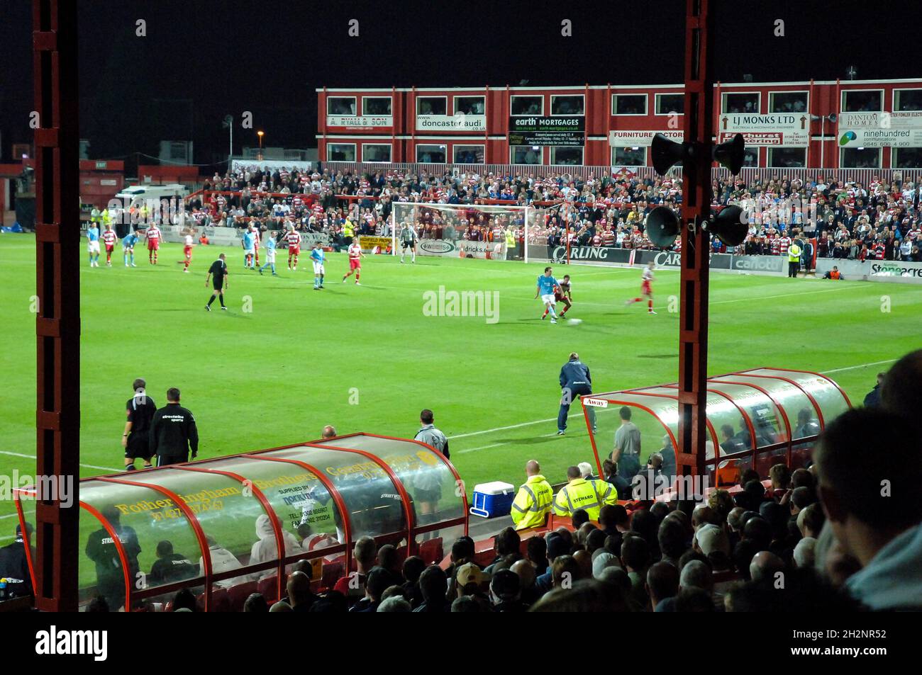 Doncaster Rovers 1 Manchester City 1 (aet) Doncaster vince 3-0 su penne, 21/09/2005. Belle Vue, Carling Cup. Foto di Simon Gill. Foto Stock