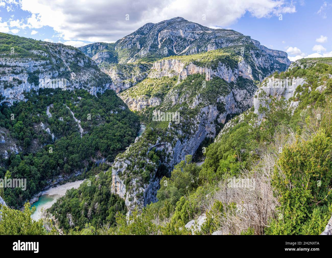 La gola del Verdon (in francese Gorges du Verdon) è un canyon fluviale situato nella regione Provenza-Alpi-Costa Azzurra, nella Côte orientale della Francia. Foto Stock